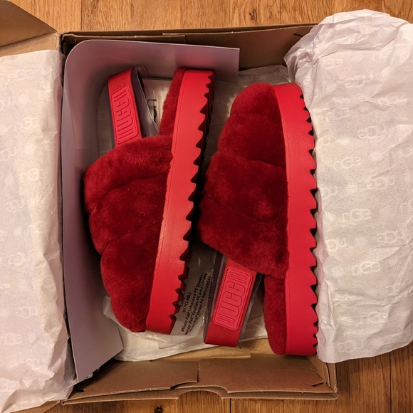 UGG Australia Super Fluff Slipper in Ribbon Red - Picture 2 of 13